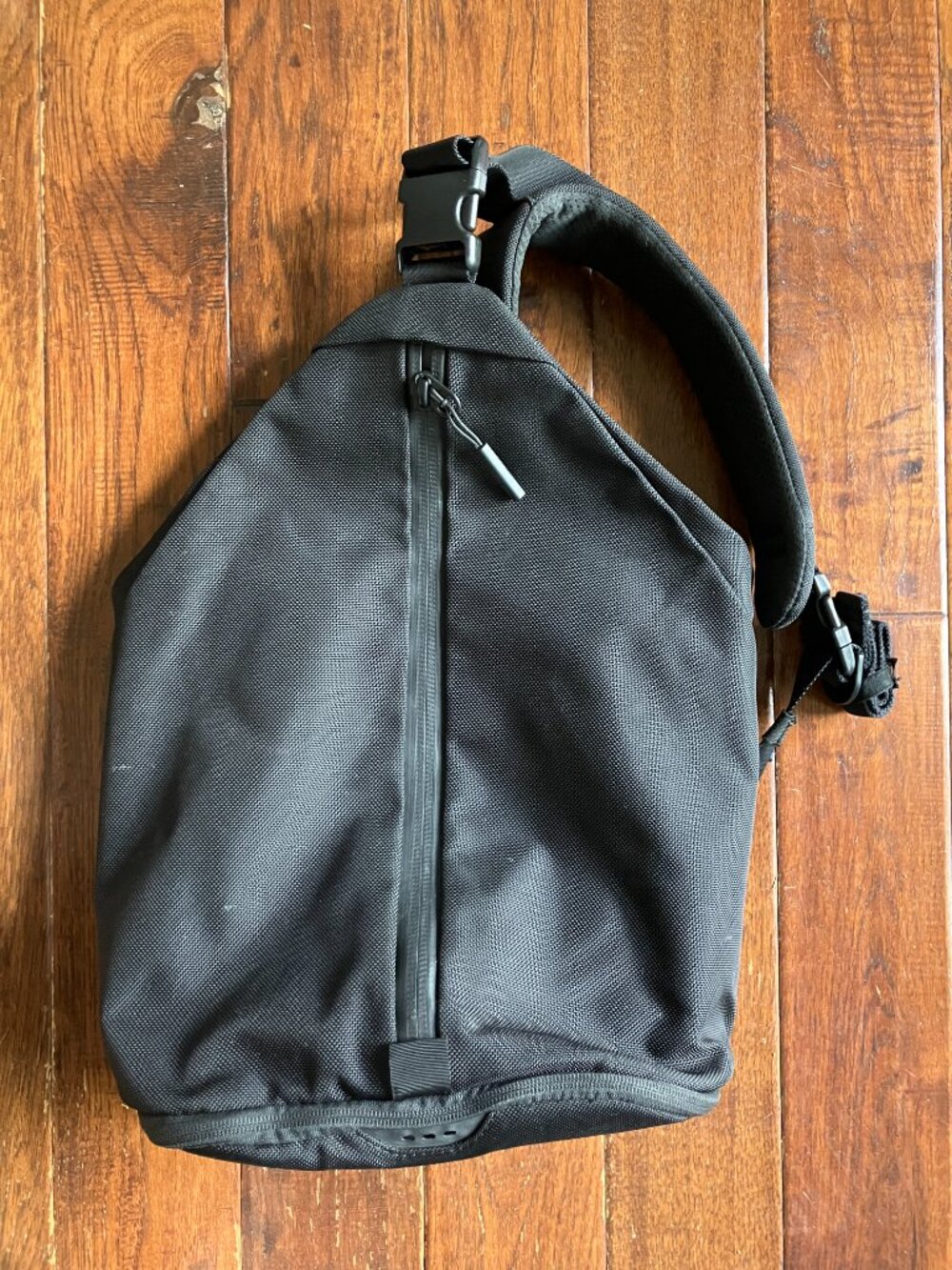 Aer Sling Bag 3 Minimal EDC mini backpack man purse shoulder carry